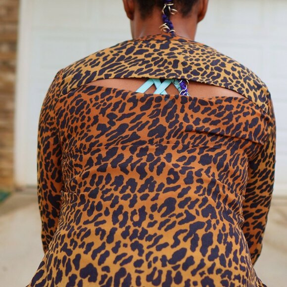 GUESS Cheetah Leopard Print Open Back Blouse Shirt | Button Down Long Sleeve Top - Picture 8 of 11